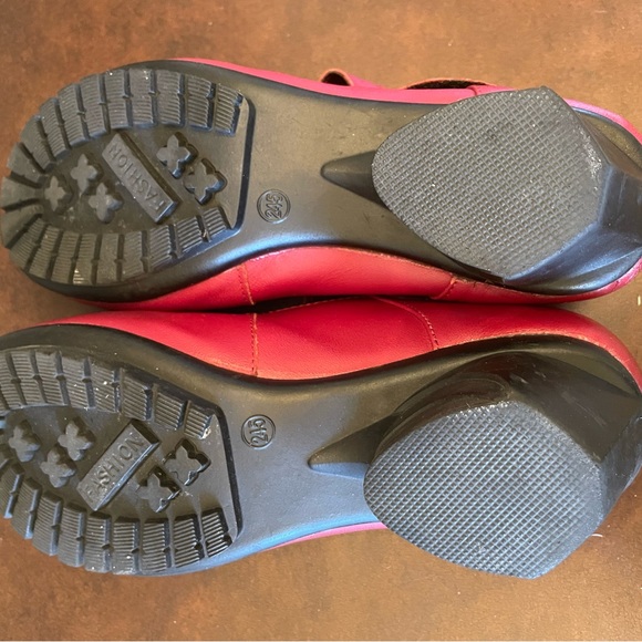 Cute red Mary Janes, size 8 - Picture 5 of 5